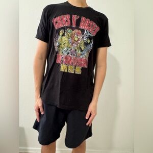 Unisex large Guns n Roses merch shirt